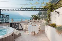 Bellavista Lakefront Hotel & Apartments - bar