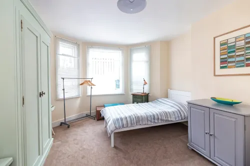 Bradstone Garden Retreat with Own Entrance