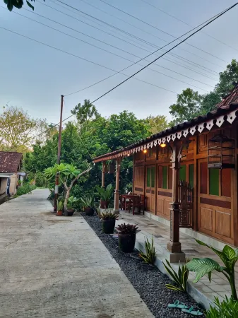 Omah Djagan Отели рядом с достопримечательностью «KAMPOENG GERABAH»