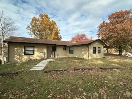 Lakefront in Duck Creek with Private Dock, 2 Units Отели в г. Клиора