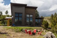 Stunning Property * Yellowstone Park * ChicoHotSprings * Hot Tub * Amazing Views Hotels near Chico Hot Springs