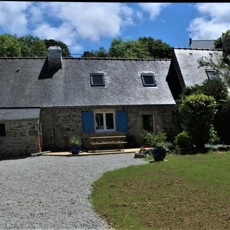 Beautiful house, sea 400m, hiking, quiet enclosed garden bright room Wc on ground floor