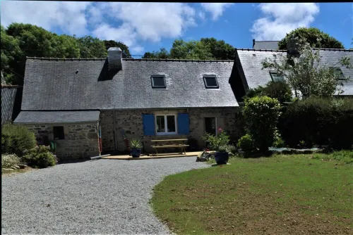 Beautiful house, sea 400m, hiking, quiet enclosed garden bright room Wc on ground floor