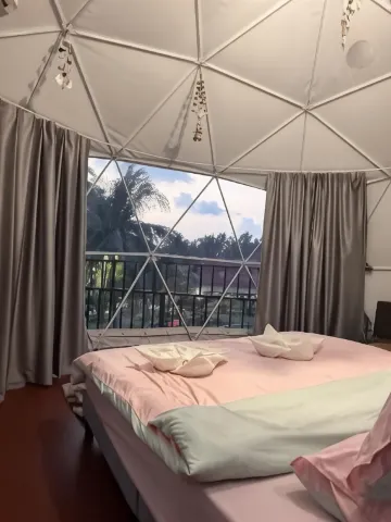 ห้องเตียงคิงไซส์คอร์เนอร์พรีเมี่ยมดีลักซ์พร้อมสระว่ายน้ำ