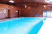 Chief Motel - Pools