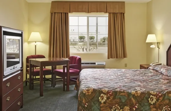 伯勒森沃斯堡速8酒店