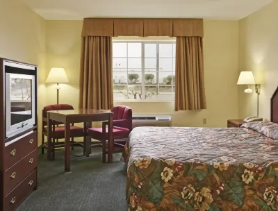 Super 8 by Wyndham Burleson Fort Worth Area Hotels in der Nähe von Joshua School & Public Library