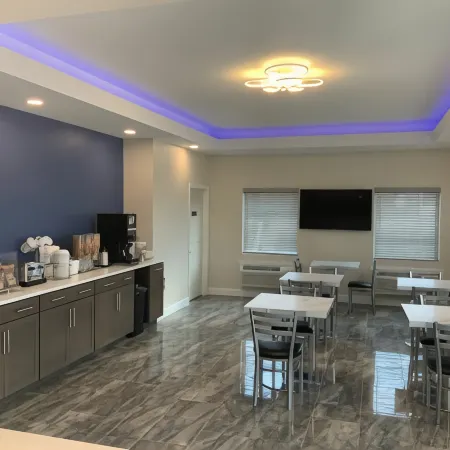 Days Inn by Wyndham Troy IL