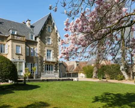 Le Clos De Bourgogne Hotels in Moulins