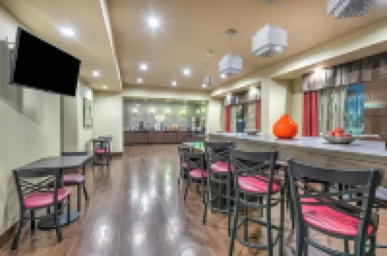 Super 8 by Wyndham Karnes City