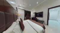 Happy Beach Basateen Hotels near Rapid imaging of Student Services
