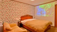 Lake Side Inn Beehive