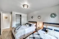 Lambeau Retreat!  Less than one mile to stadium 그린베이 호텔