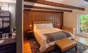 Historic Rocky Waters Inn, A Small Luxury Hotel