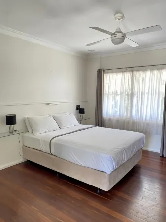 Paradise Motel Busselton Отели в г. Воннерап