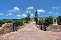 Fabulous Villa in Coral Bay Near Beach, Amenities - 3-Star