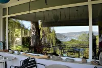 Guesthouse Vissinokipos - Biker Friendly - Motorradhotel Hotel dekat Panagia Mavriotissa Monastery