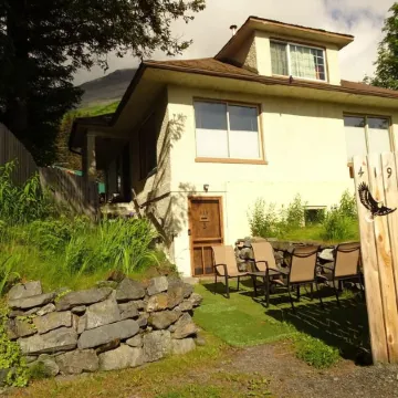 Sleeps 6. Suite - historical home Отели в г. Сьюард