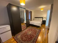 Ashmina Holiday Let with Free Onsite Parking for Small Vans and Cars Only Hotels in 