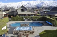 Wanaka Luxury Apartments - Rooftop Pools