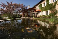 Logis Hotel des Grands Vins Отели в г. Флёри
