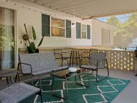 Kid Friendly. Outdoor space. Fully stocked kitchen. Bright and clean. Hotels in Mountain Home