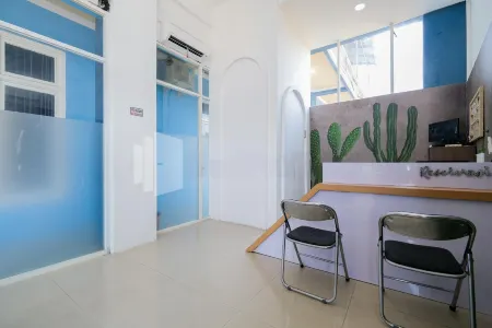 Grand Kencana Guesthouse Syariah Near Wisata Bahari Lamongan Отели в г. Lamongan Regency