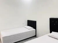 RedDoorz Syariah @ Binjai Timur Hotel dekat Taman Merdeka Binjai