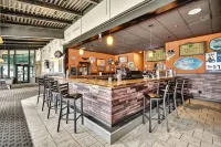 Quality Hotel & Suites at the Falls - bar