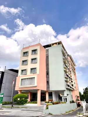 Mor Living Hotel فنادق في North Teluk Betung