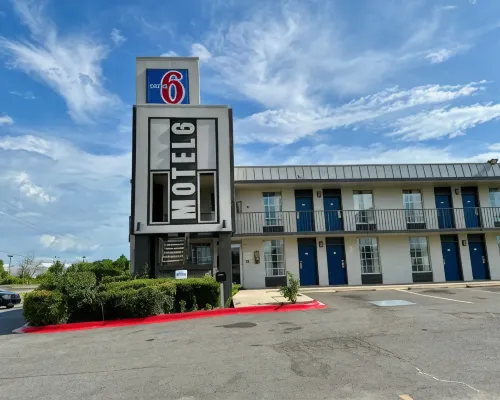 西門羅6號汽車旅館 西門羅酒店