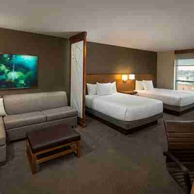 Hyatt Place Bloomington / Normal Rooms
