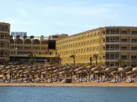 AMC Royal Hotel & Spa Hotels near El Gouna Park