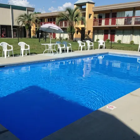 Super 8 by Wyndham Goldsboro