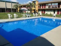 Super 8 by Wyndham Goldsboro - Pools