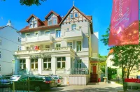 KurparkHotel Warnemünde Hotels near Warnemunde Lighthouse