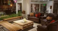Riverine Garden Hotel Hotel di Chukai