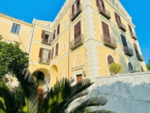 Lux Aurea โรงแรมในMeta