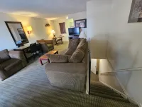 Merrimac Inn & Suites