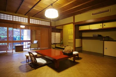 Hiiragiya Ryokan Отели рядом с достопримечательностью «Храм Кёдзан-дзи»