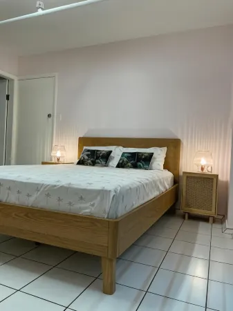 The Espy Hostel Отели рядом с достопримечательностью «Cairns Regional Gallery»