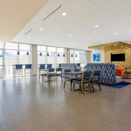 Holiday Inn Express & Suites TAMPA STADIUM - AIRPORT AREA by IHG