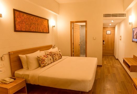 Lemon Tree Hotel Sector 60 Gurugram Hotel Overview