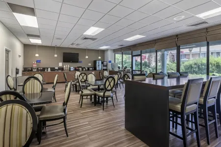 Best Western Charleston Inn Отели рядом с достопримечательностью «Historic Charleston Foundation»