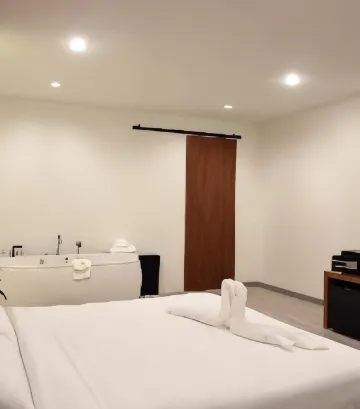 สตูดิโอพร้อมอ่างจากุซซี่