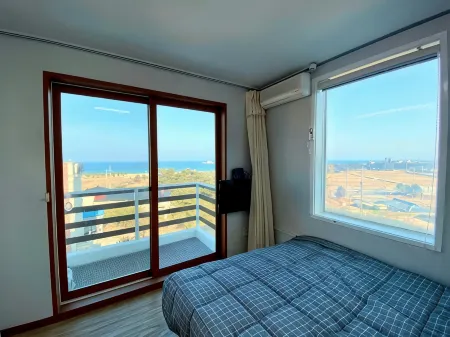 Goseong Sampo Whiteville Pension Отели в г. Косон