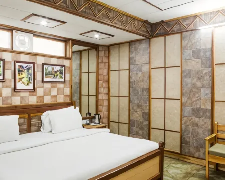 Hotel Channi Raja at Mall Road โรงแรมในไนนิตาล