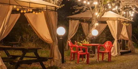 Taean Cinema Pension Отели рядом с достопримечательностью «Kkotji Beach»