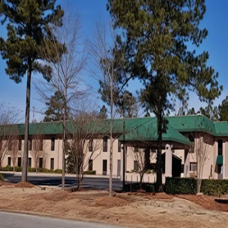 Moncks Corner Inn Отели в г. Berkeley County