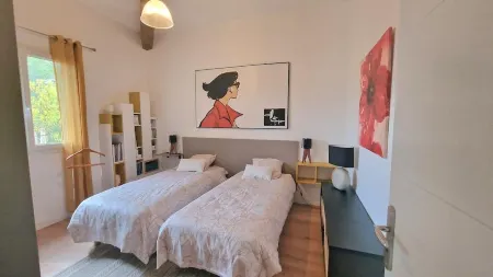 Une Pause en Provence, near Avignon, spacious